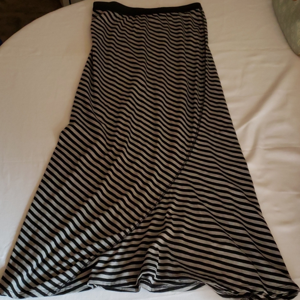 ❤3/10❤Gray and black maxi skirt